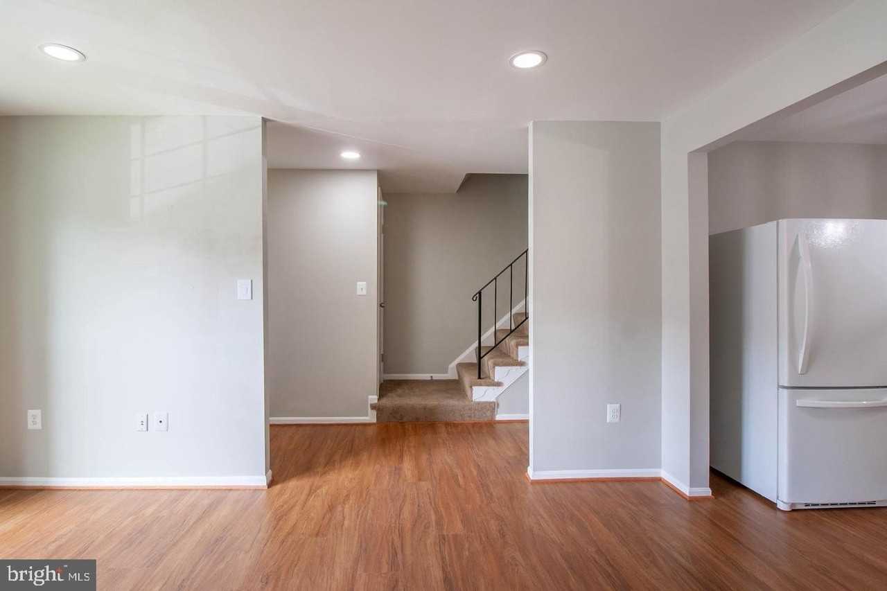 9709 Lakepointe Dr - Photo 3 of 41