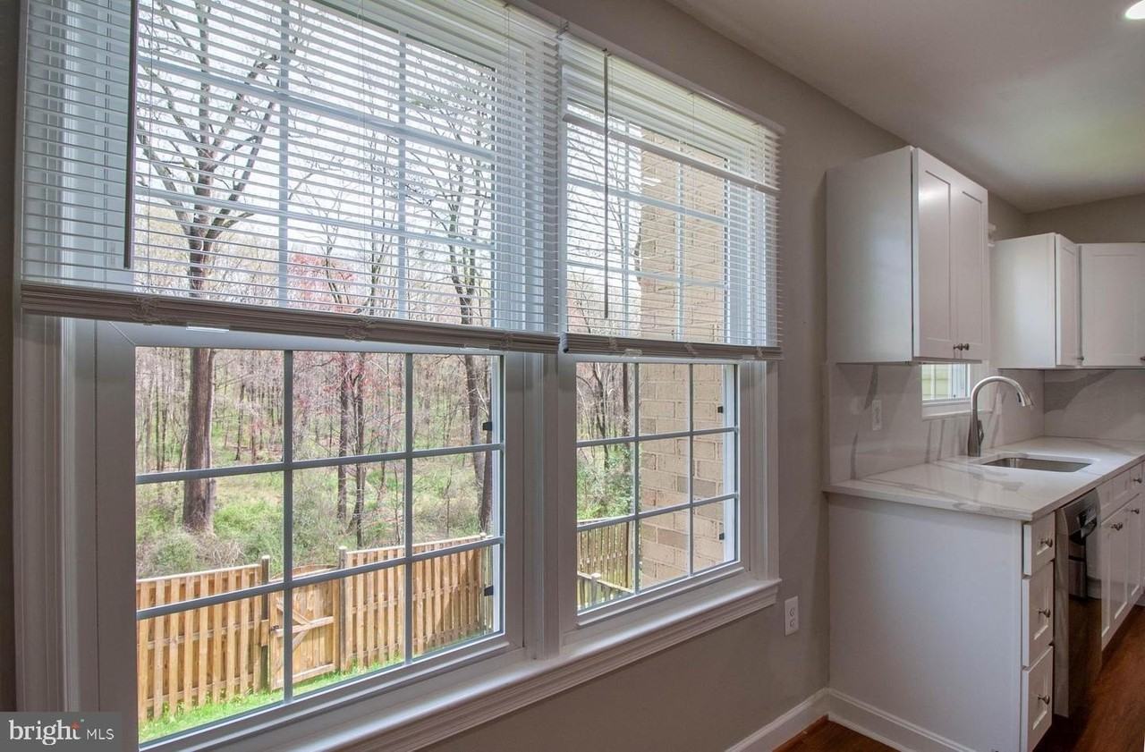 9709 Lakepointe Dr - Photo 7 of 41