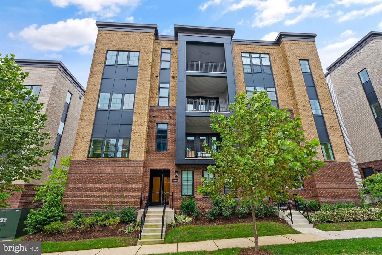 43443 Croson Ln Unit 300 - Photo 2 of 50