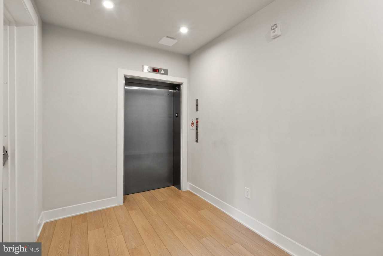 43443 Croson Ln Unit 300 - Photo 4 of 50