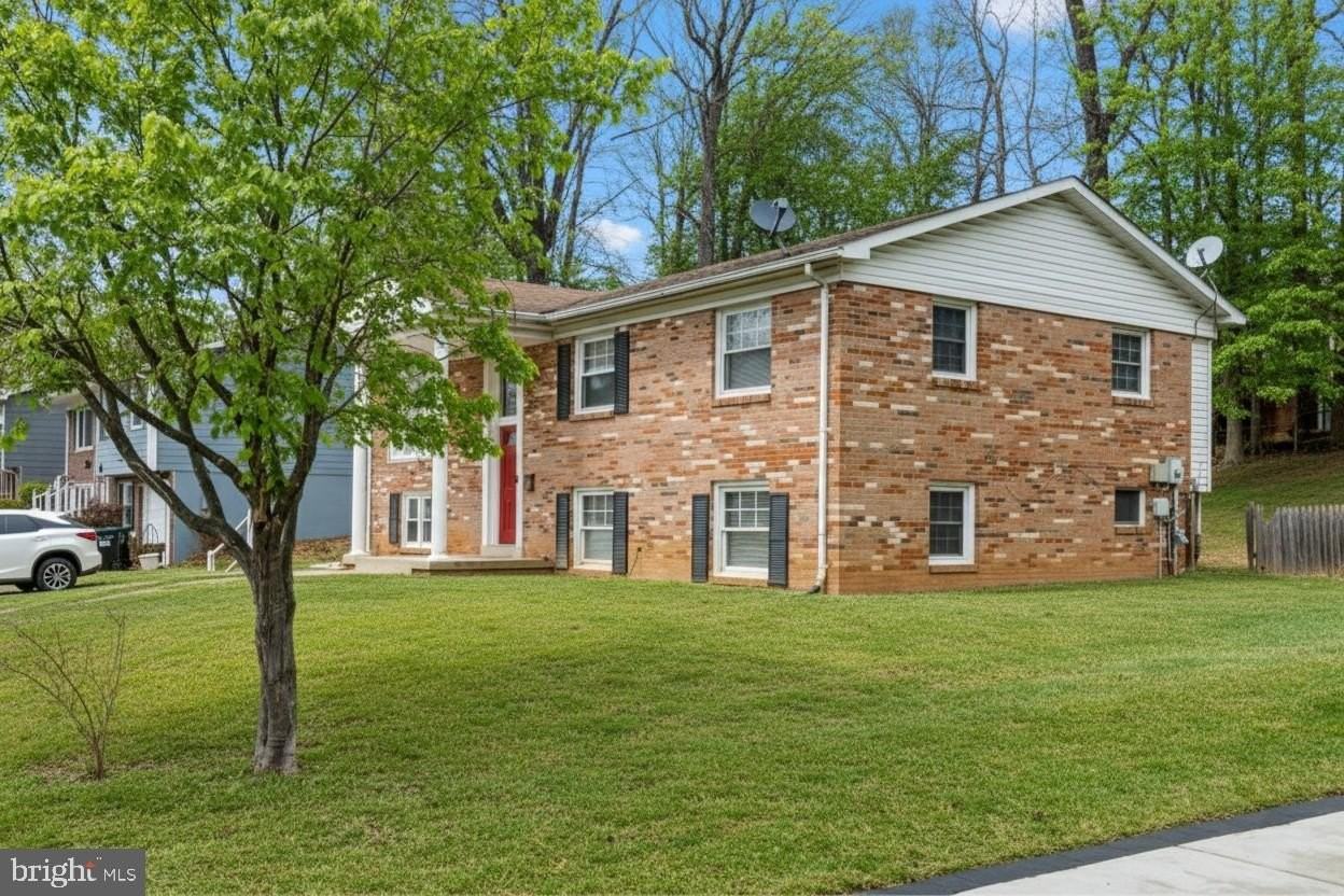 13636 Greenwood Dr - Photo 3 of 50