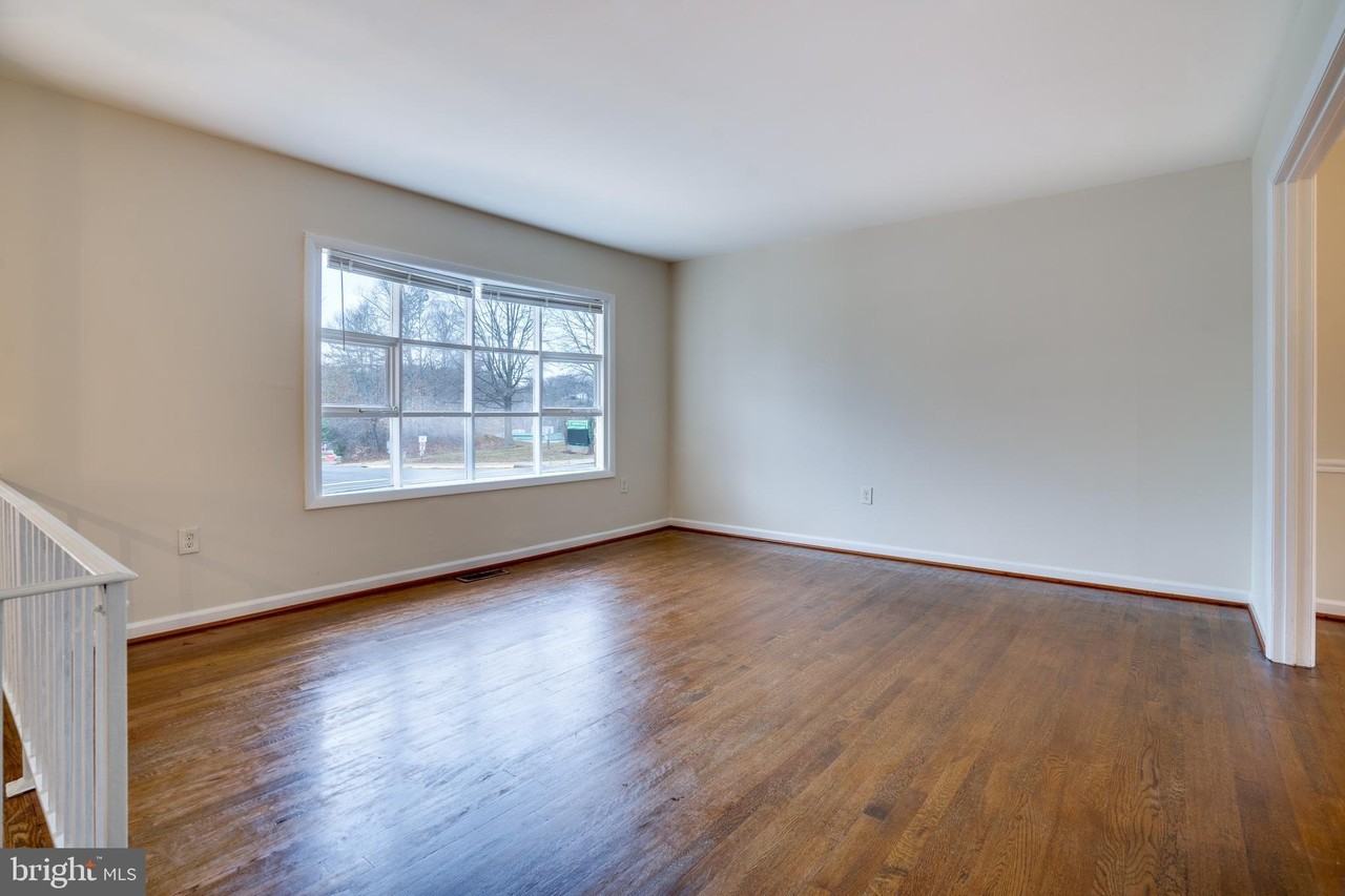 13636 Greenwood Dr - Photo 7 of 50