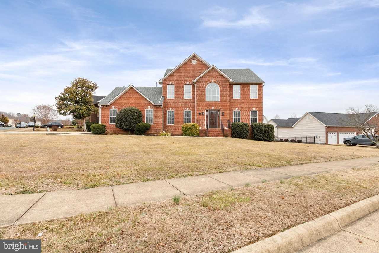 6910 Governors Grant Ln - Photo 5 of 50