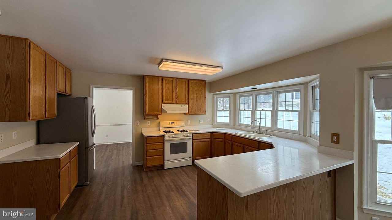 28 Westbrook Ln - Photo 6 of 16