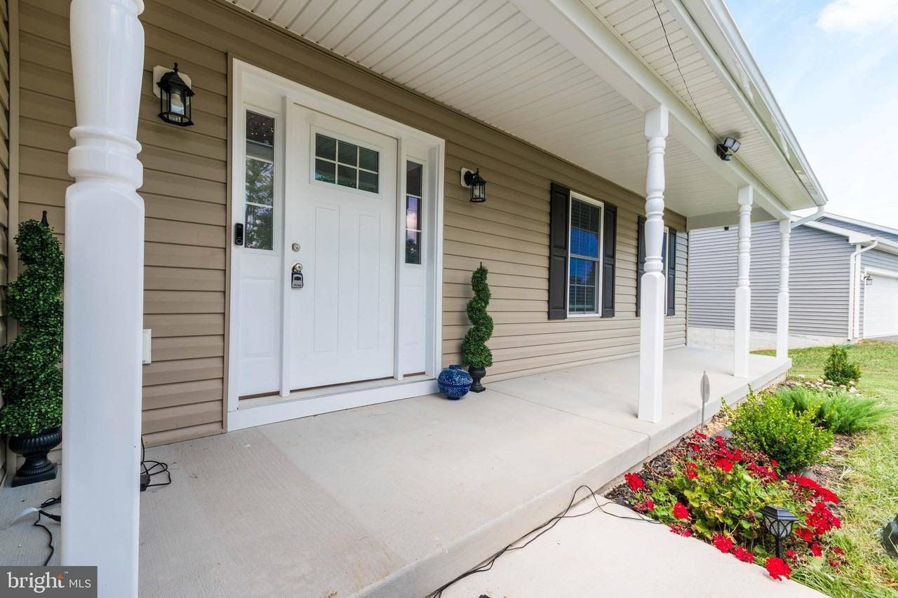 342 Europa Way - Photo 4 of 50