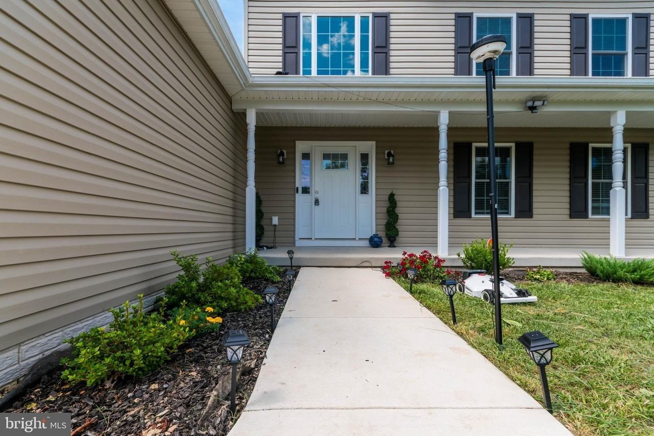 342 Europa Way - Photo 5 of 50