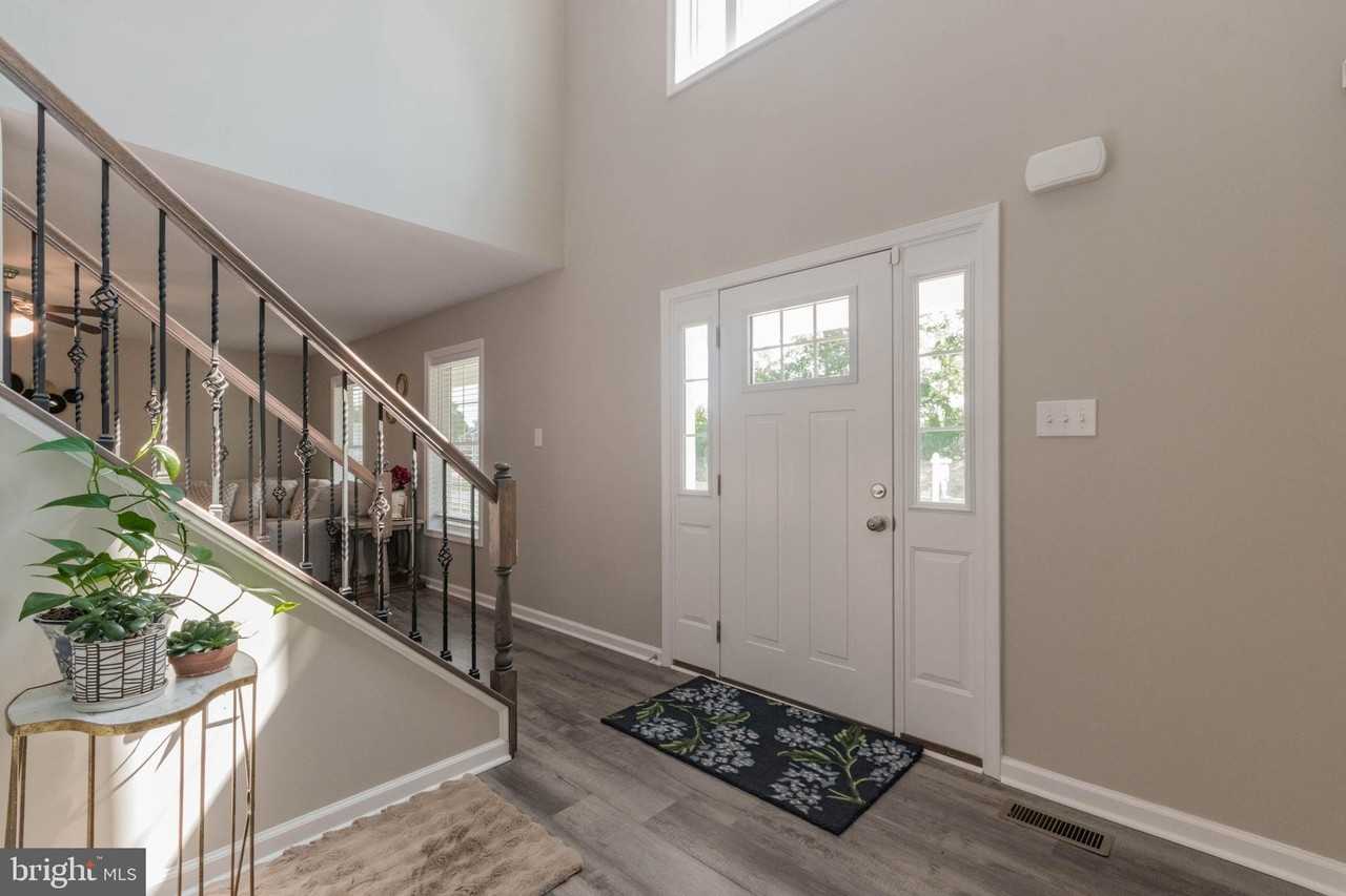 342 Europa Way - Photo 6 of 50