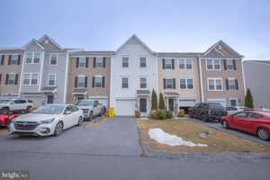 featured image of 440 Rumbling Rock Rd