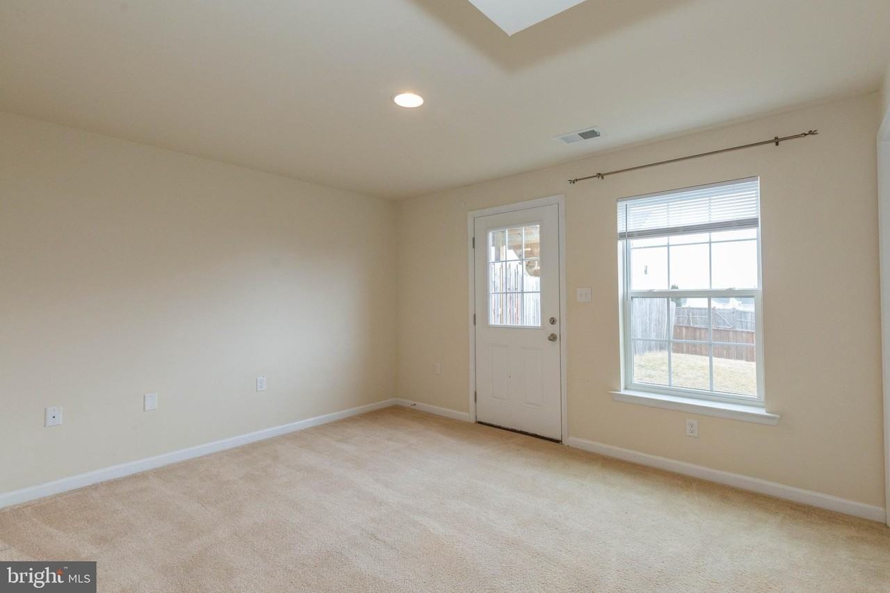 440 Rumbling Rock Rd - Photo 4 of 39