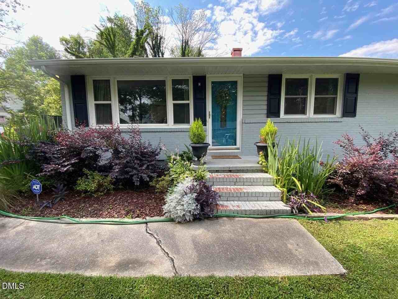 1156 Fiske St - Photo 3 of 20