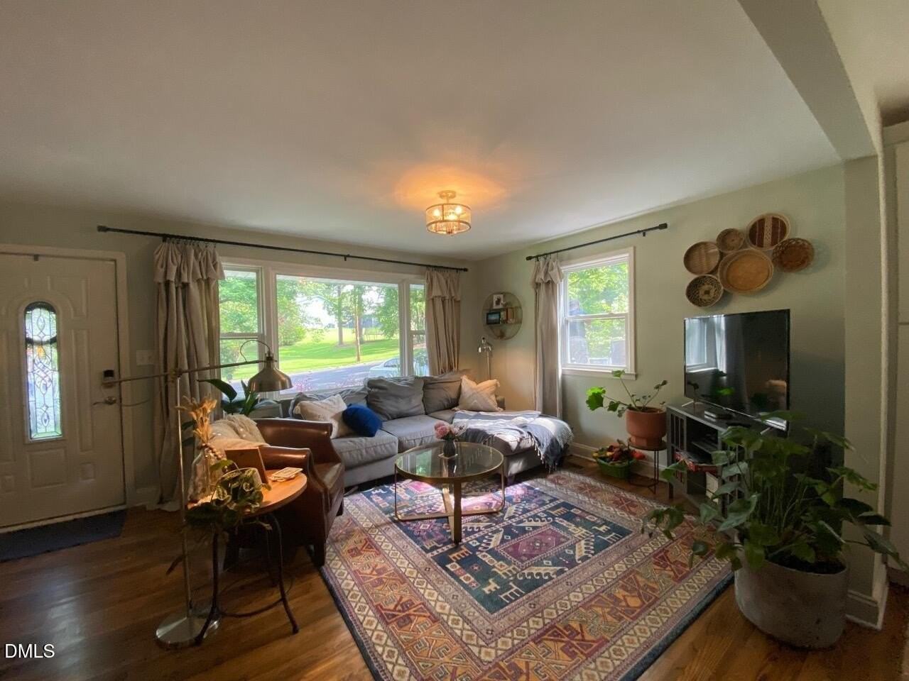 1156 Fiske St - Photo 5 of 20