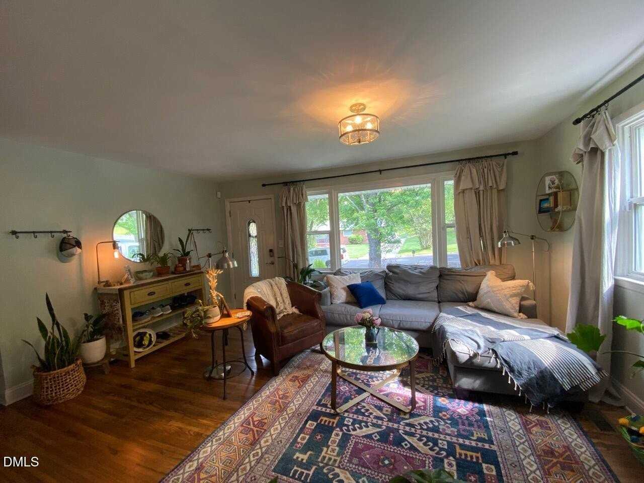 1156 Fiske St - Photo 6 of 20