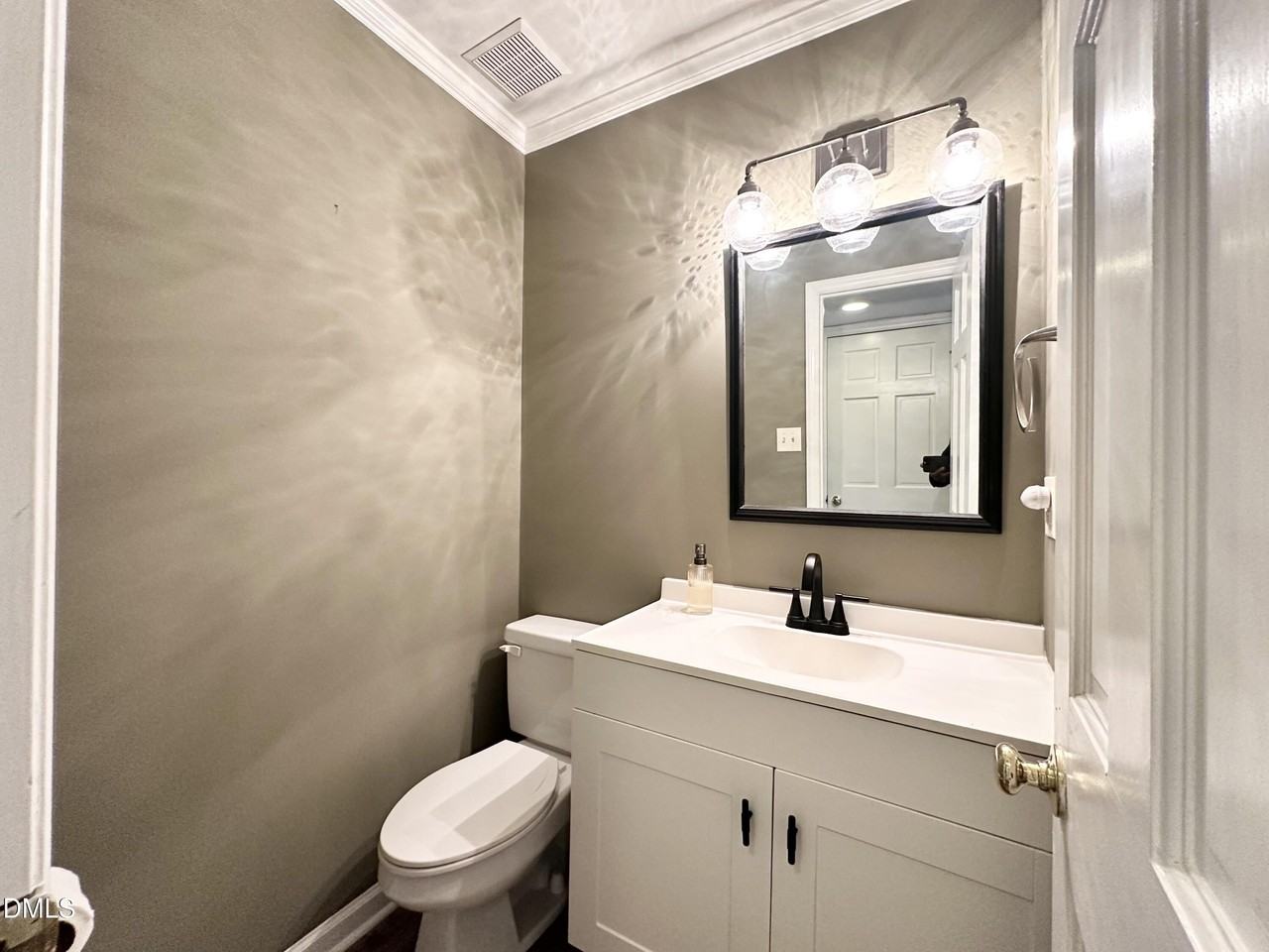 5649 Hamstead Xing - Photo 4 of 17