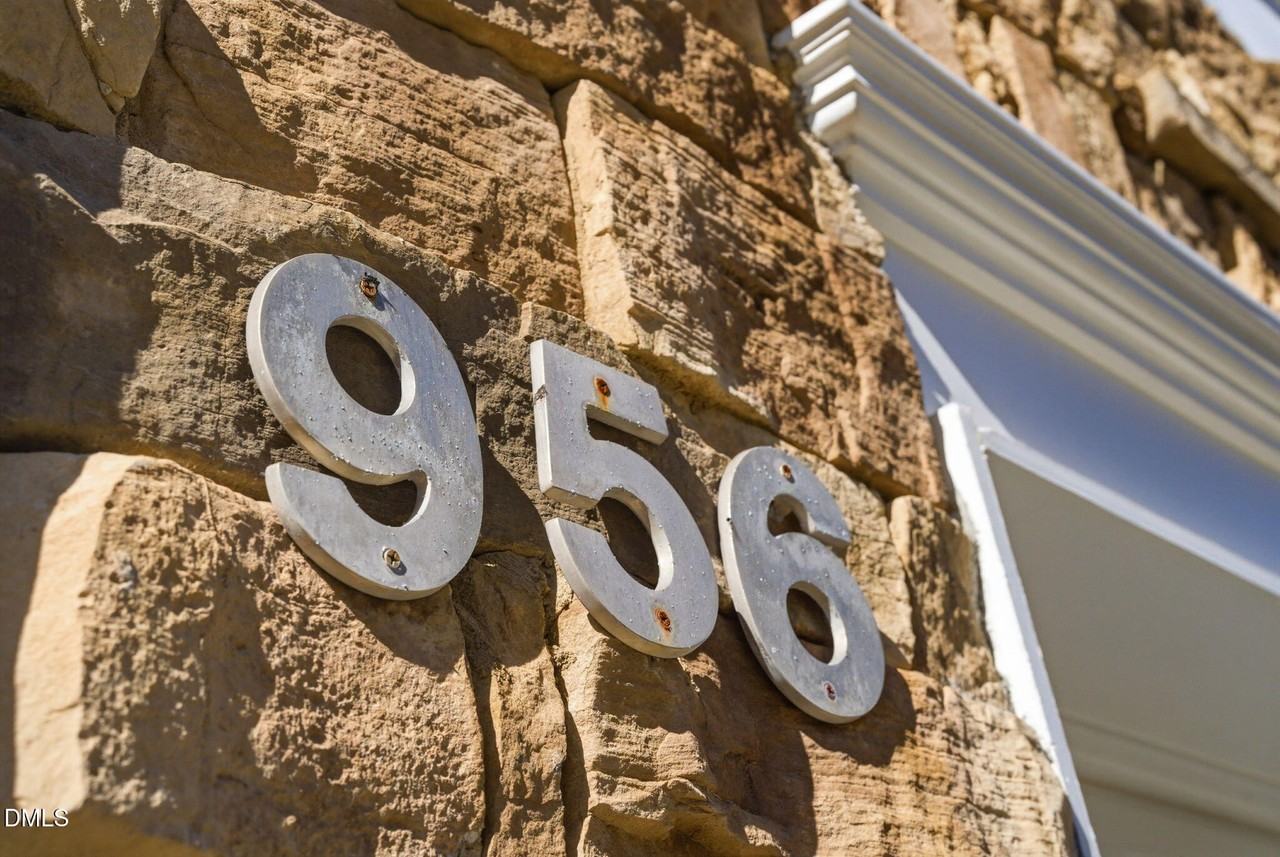 956 Shining Wire Way - Photo 4 of 50