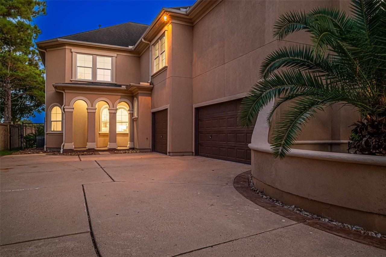 23003 Two Harbors Glen St - Photo 5 of 50