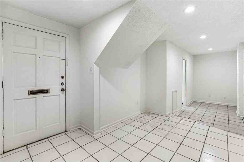 903 Octavia St - Photo 4 of 18