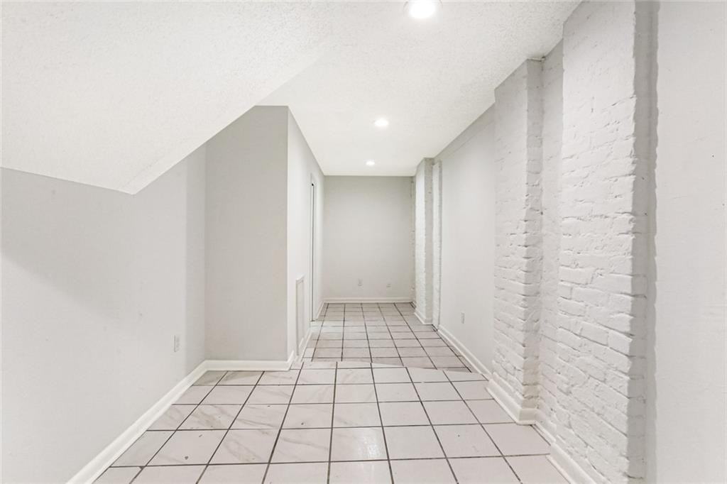 903 Octavia St - Photo 5 of 18