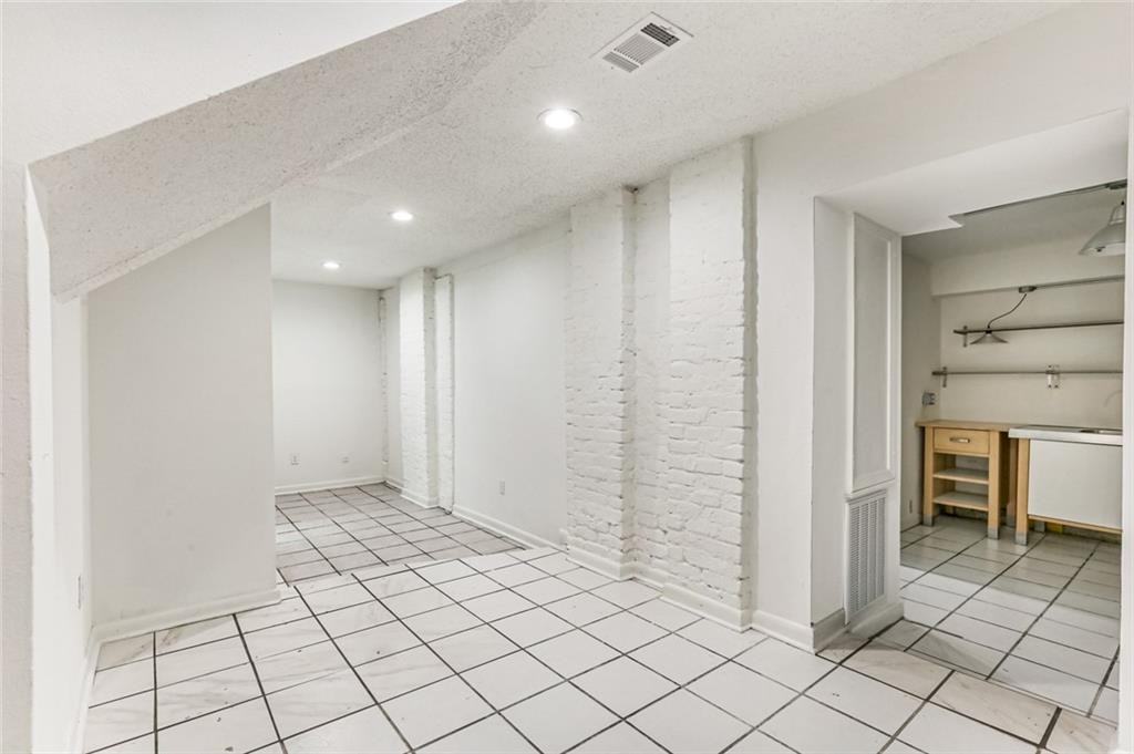 903 Octavia St - Photo 6 of 18