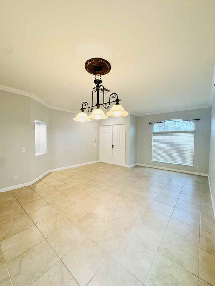 1807 Berkshire Cir Sw - Photo 2 of 22
