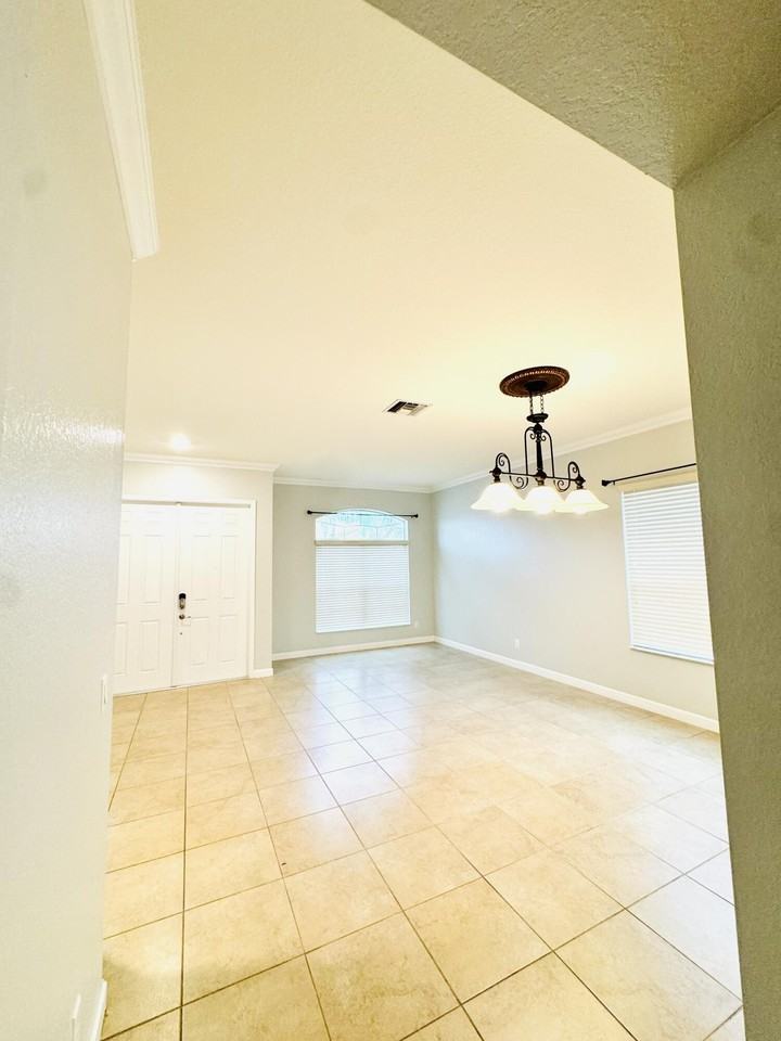 1807 Berkshire Cir Sw - Photo 3 of 22