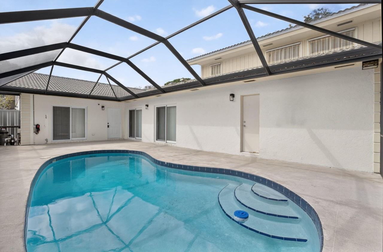 5230 Woodruff Ln - Photo 4 of 48