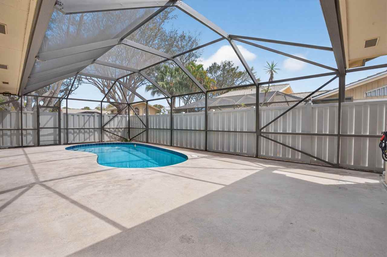 5230 Woodruff Ln - Photo 6 of 48