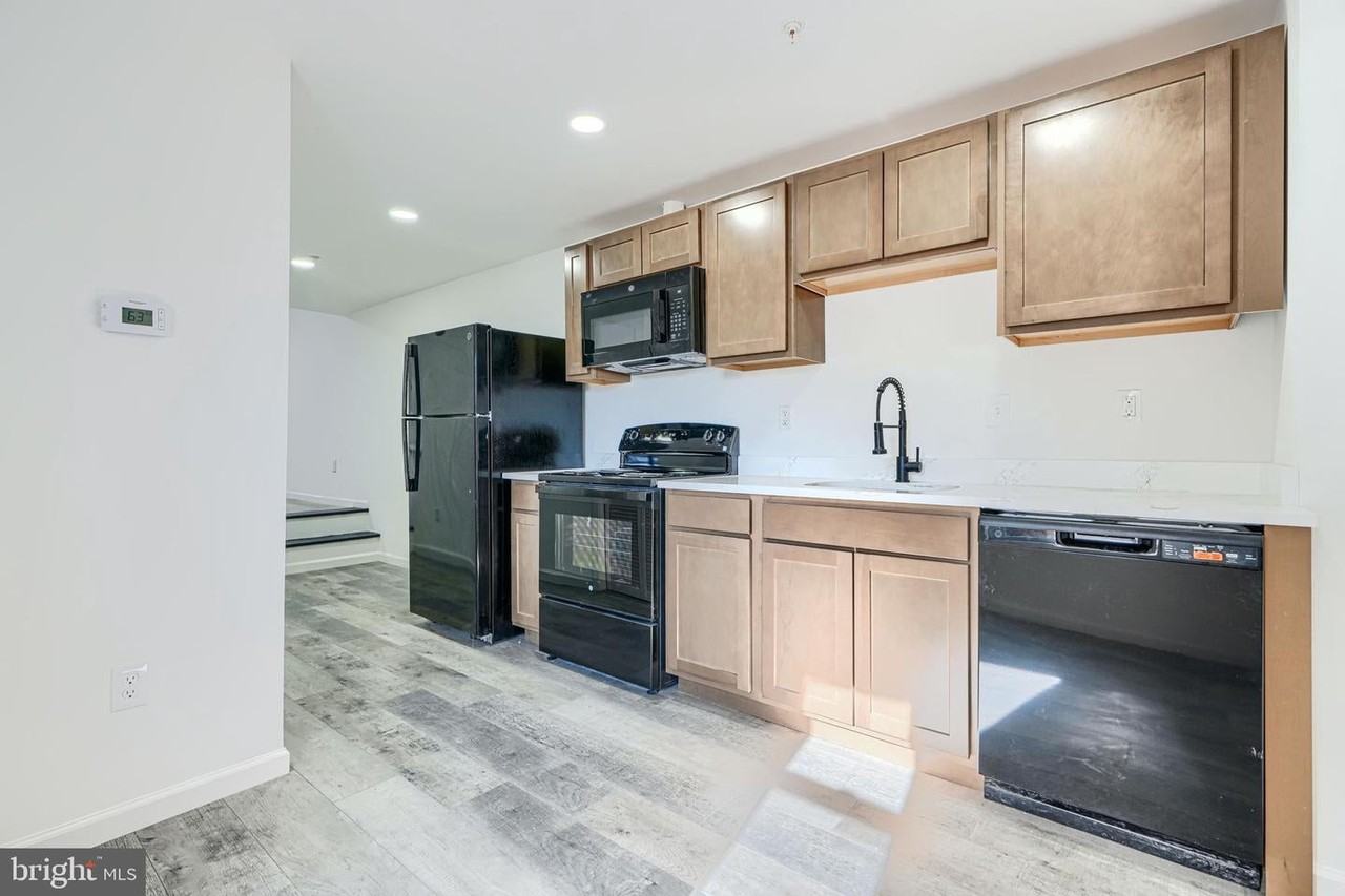 7 S Carrollton Ave - Photo 3 of 32