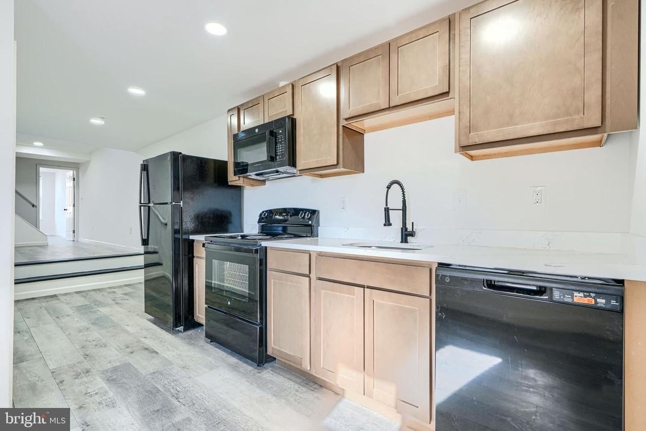 7 S Carrollton Ave - Photo 4 of 32