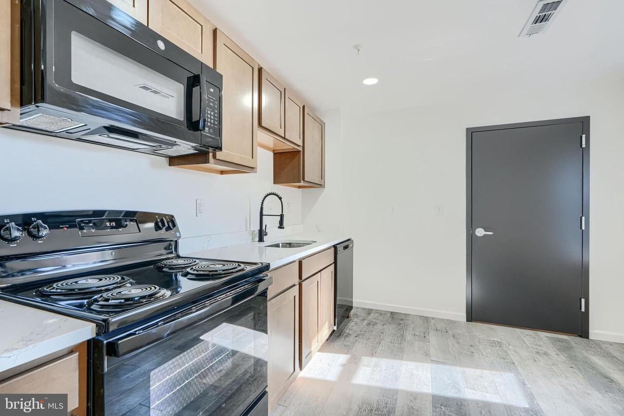 7 S Carrollton Ave - Photo 5 of 32