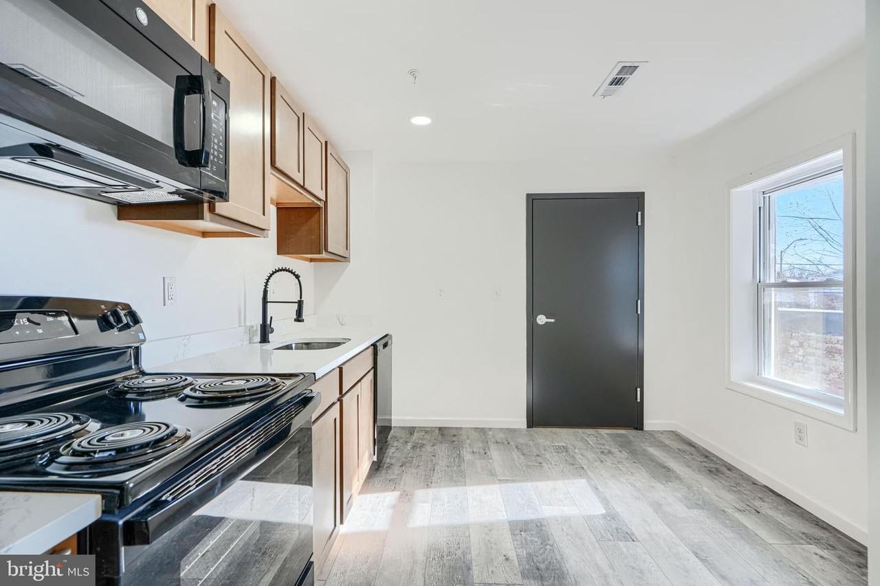 7 S Carrollton Ave - Photo 6 of 32