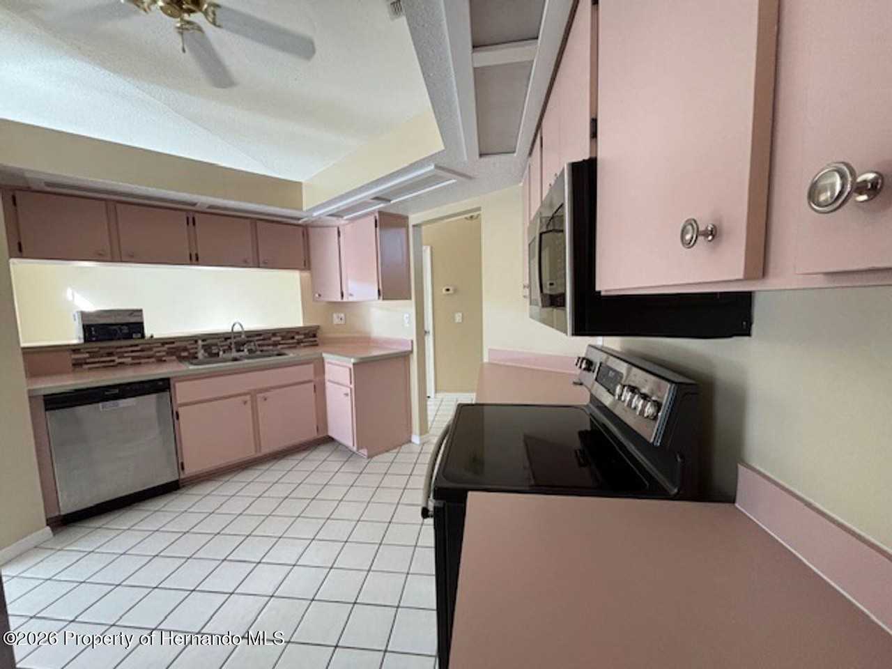 10422 Henderson St - Photo 3 of 7