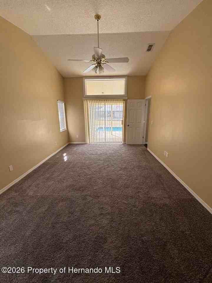 10422 Henderson St - Photo 4 of 7