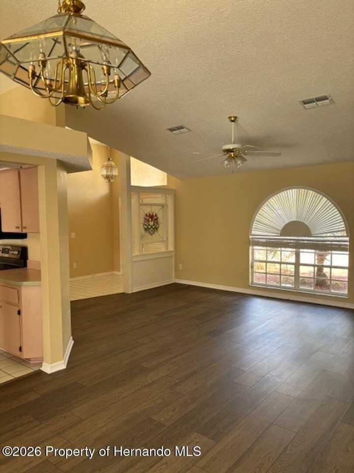 10422 Henderson St - Photo 5 of 7