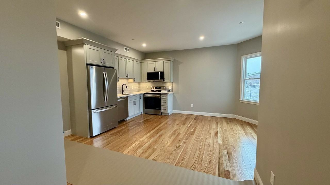 663 Columbia Rd #3 - Photo 4 of 15