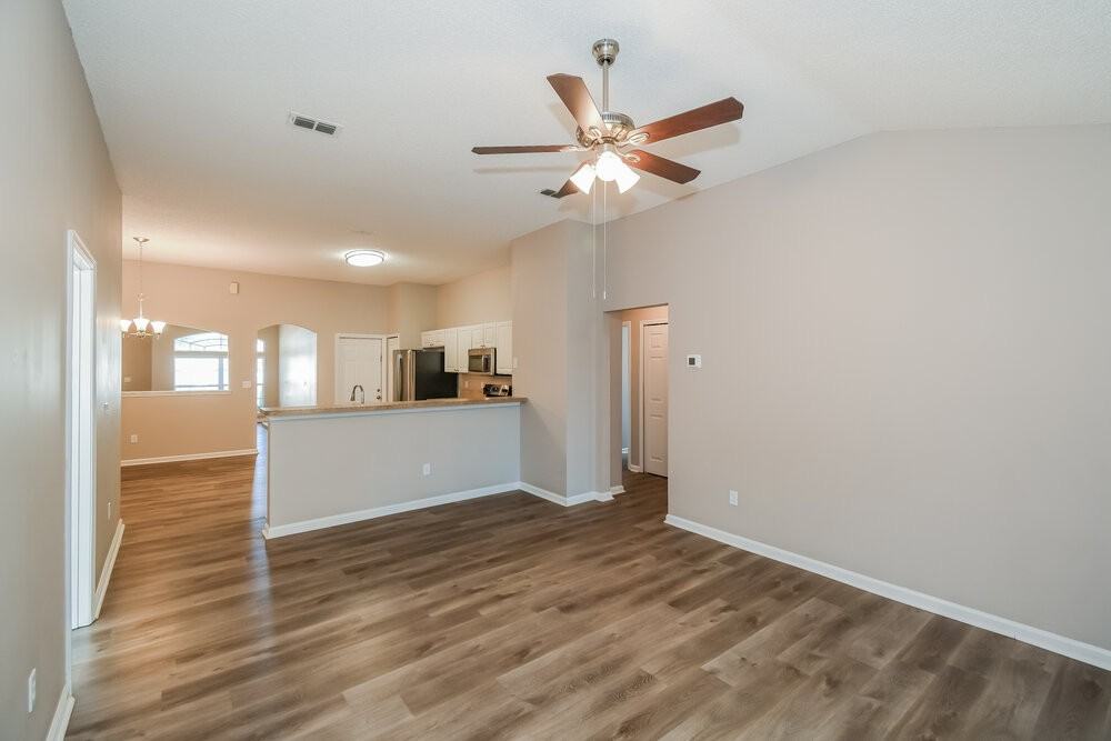 8422 Stelling Dr S - Photo 6 of 16