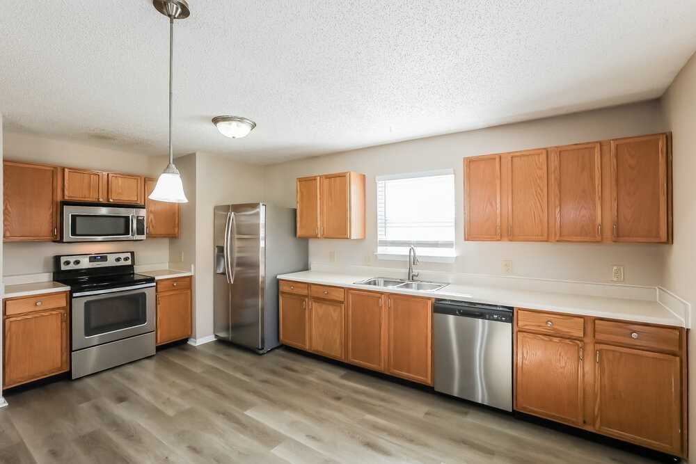 1274 Castleford Ln - Photo 6 of 16