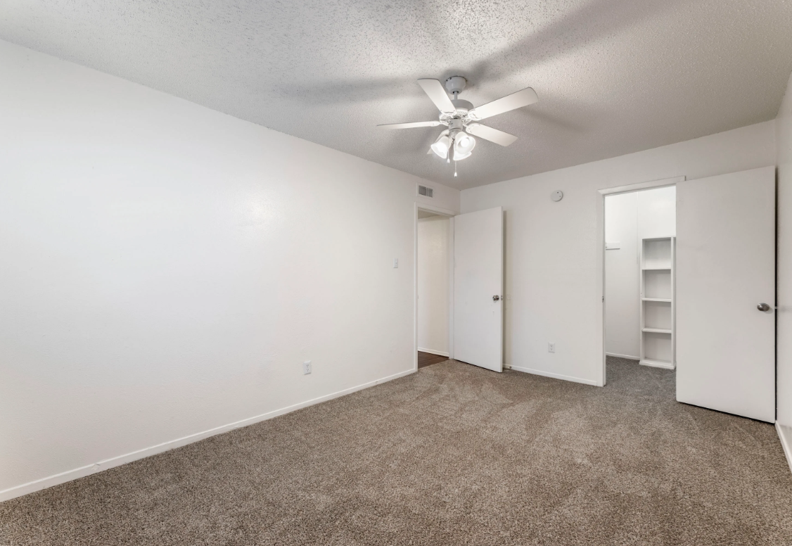 Villa del Sol Apartments - Photo 4 of 6