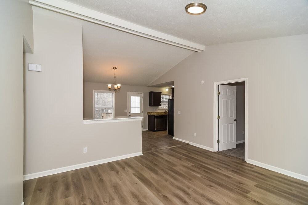 425 Jonesboro Ct - Photo 3 of 16