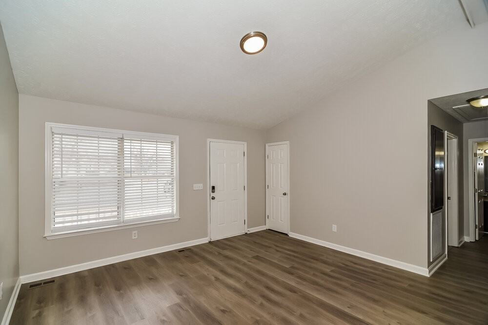 425 Jonesboro Ct - Photo 5 of 16