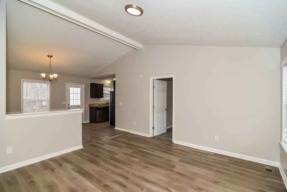 425 Jonesboro Ct - Photo 6 of 16