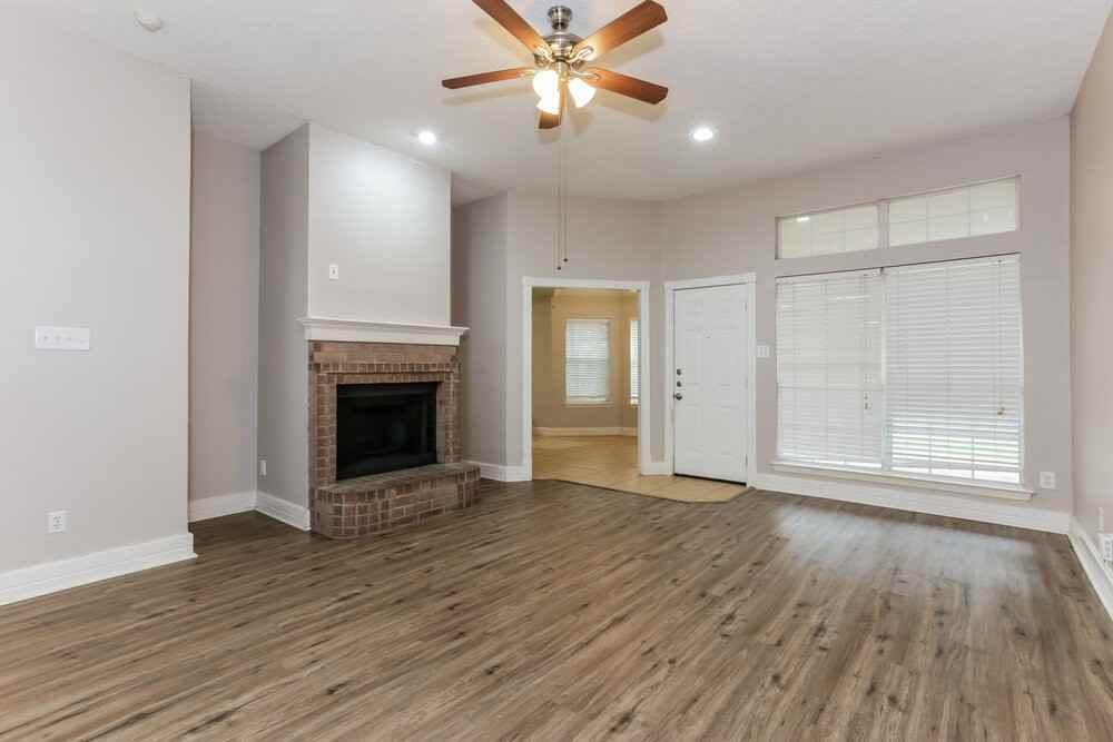 724 Nicole Dr - Photo 4 of 19