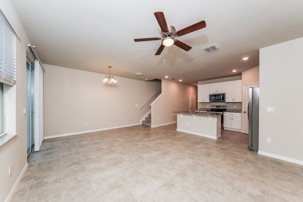 4030 Hot Springs Ave - Photo 4 of 17