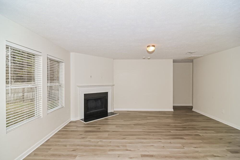 2716 Miranda Dr - Photo 4 of 17