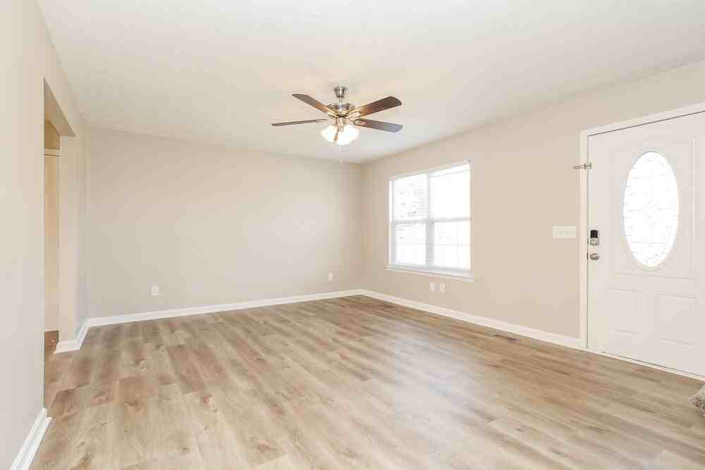 1106 Gardendale Dr - Photo 6 of 20