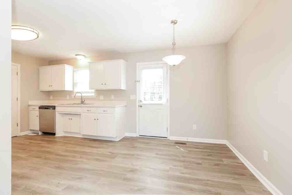 1106 Gardendale Dr - Photo 7 of 20