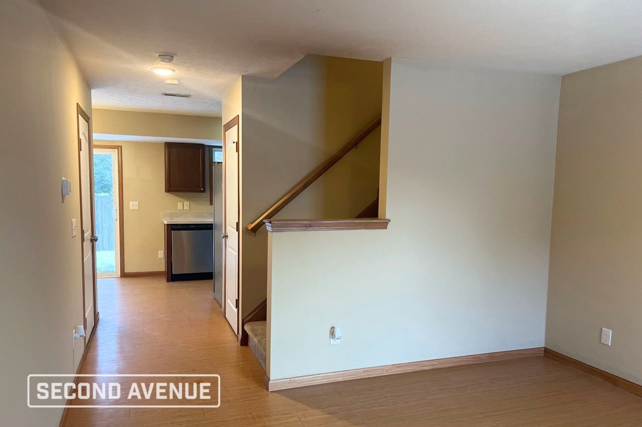 385 Stationpl - Photo 2 of 14