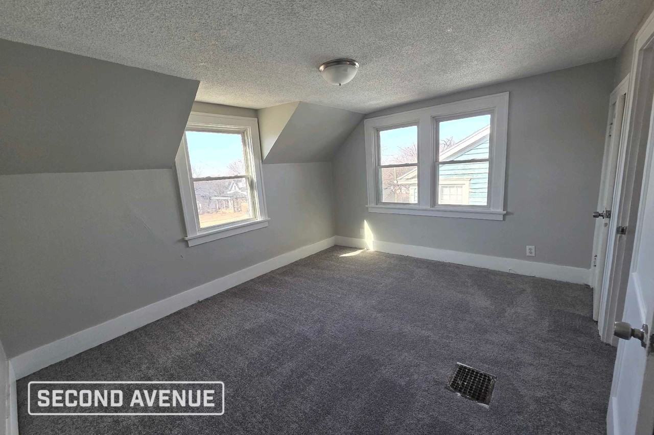 730 Wellington St Se - Photo 5 of 12