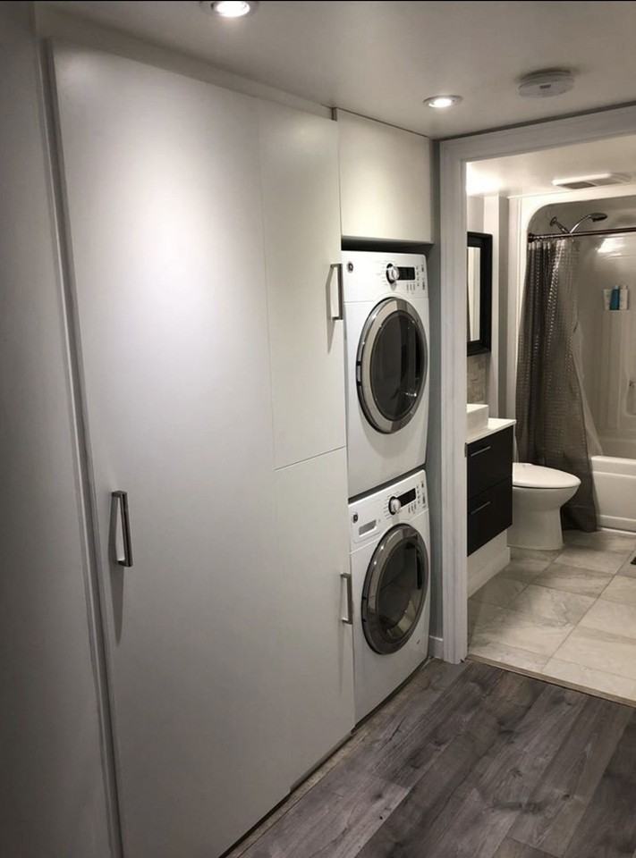 Yonge St & Queen St W - Photo 6 of 10