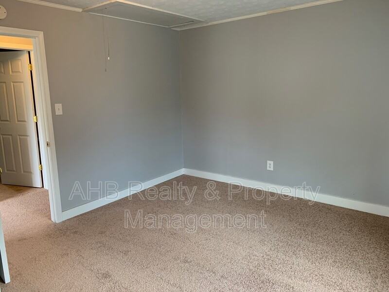 401 Poplar St - Photo 3 of 15