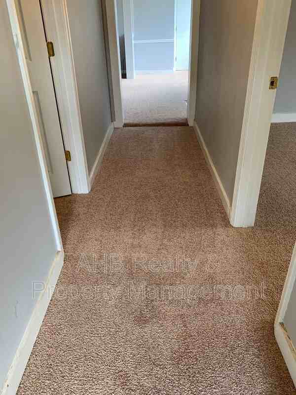 401 Poplar St - Photo 5 of 15